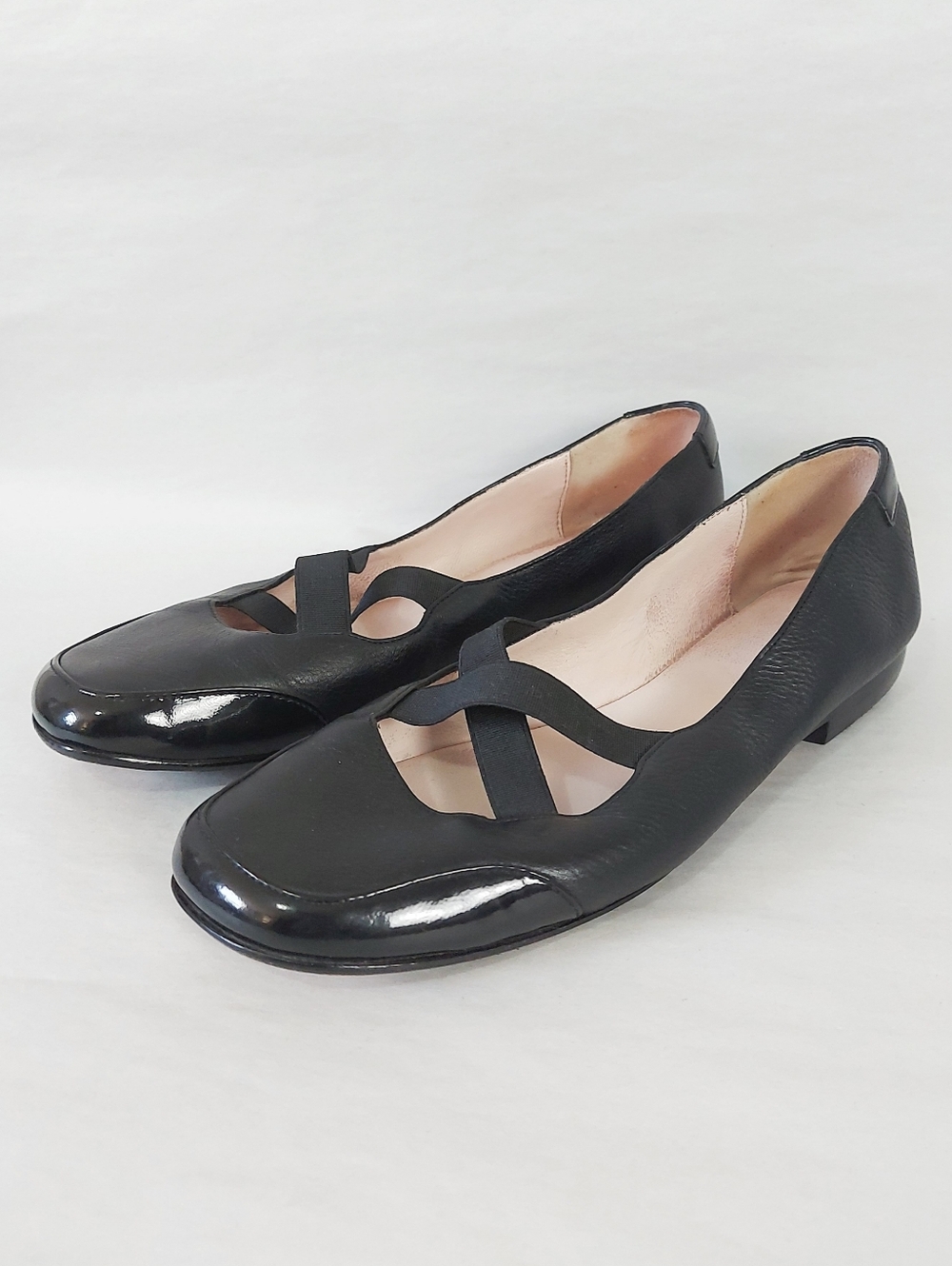 Taryn Rose Bethany Crisscross Strap Ballerina Flats Size 7 Black Leather Slip-on
